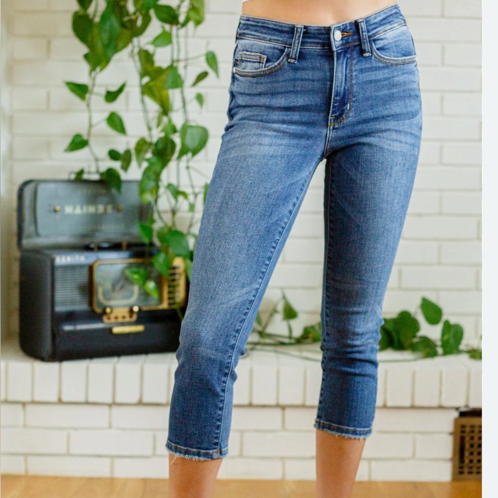 ❤️Judy Blue CapriJeans in Classic Blue ❤️